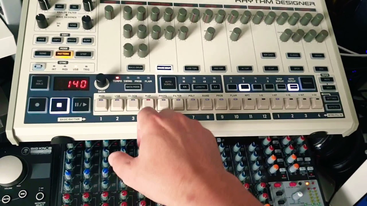 Recreating Ferry Corsten's 'System F - Out Of The Blue' *Behringer RD-9 & MS-1 + JP8080