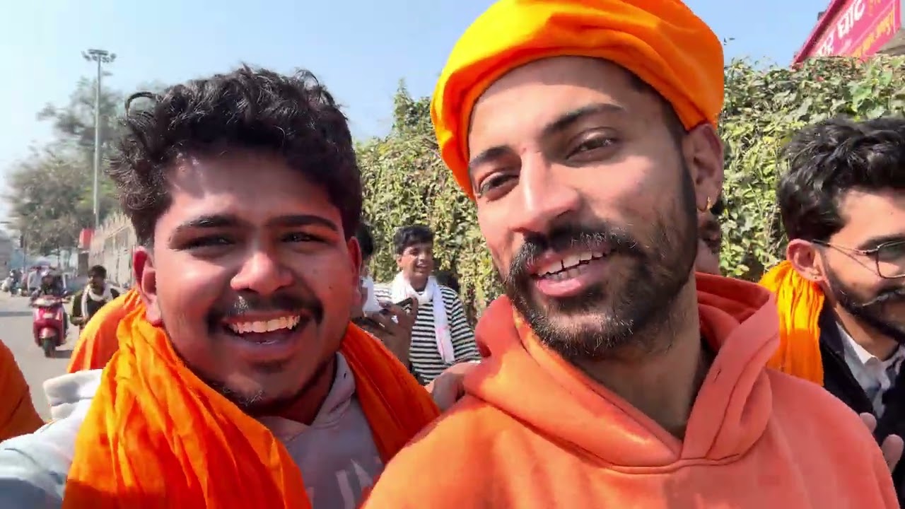 Bhindi de bdy te haridwar ch kiti cake ceremony 😂😂 #haridwar #birthdayvlog #cake #harharmahadev 