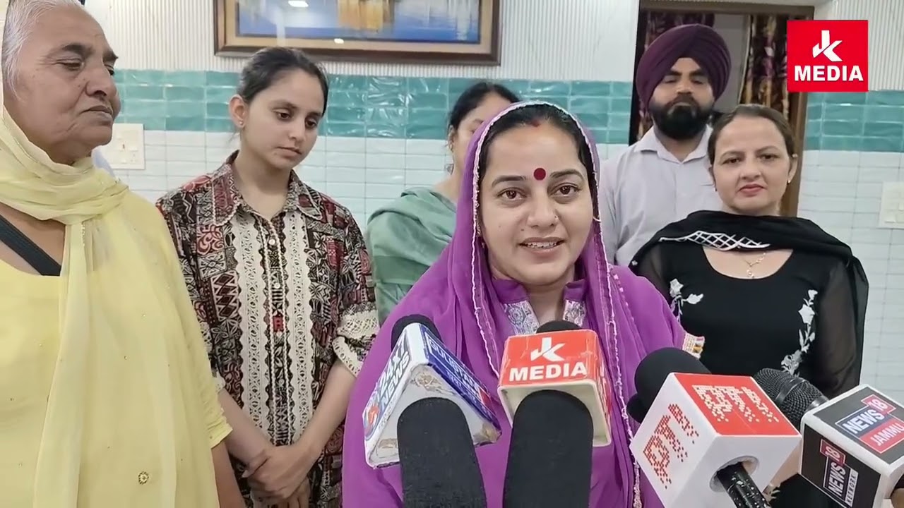 #JKAS Qualifier Samba के #Vijaypur की Simranjeet Kaur को मिल रही बधाइयां, परिवार में खुशिया!