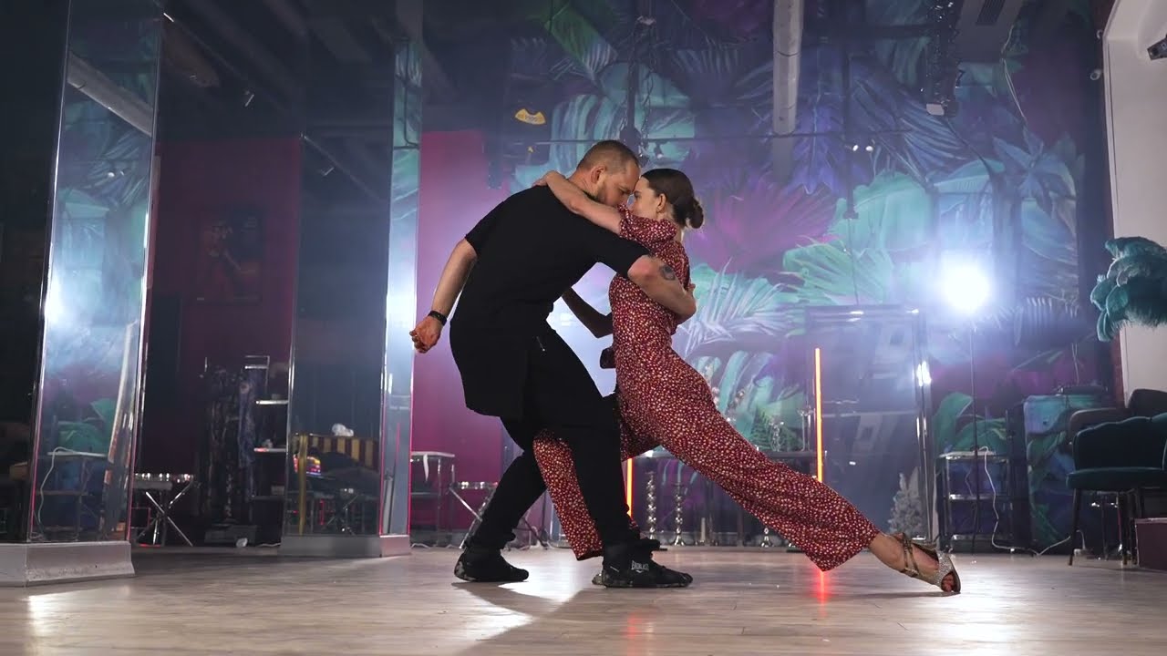 Pavel Sobiray and Ksenia Putko. Street Tango Improvisation. Deema — Ilaidas Song.