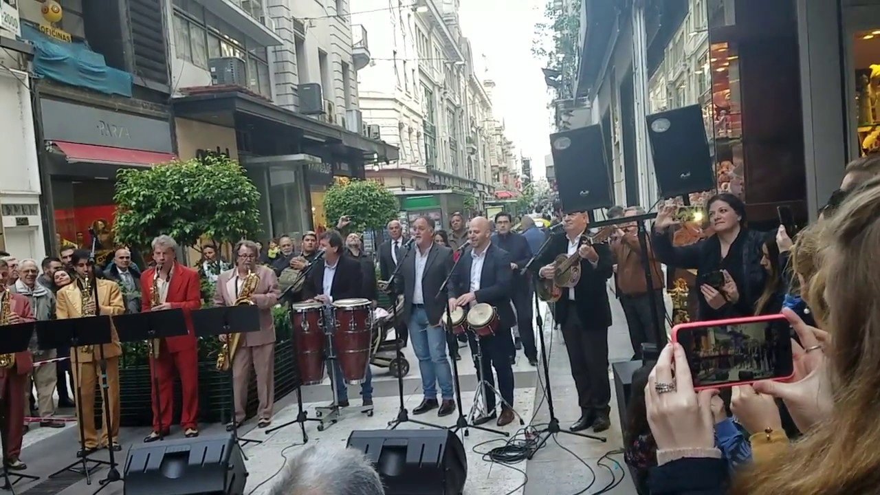 Les Luthiers: Inauguración de baldosa homenaje por primera actuación en el glorioso Di Tella