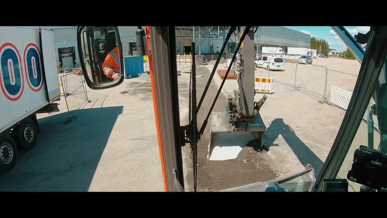 Kobelco SK75SR and Volvo EWR170E