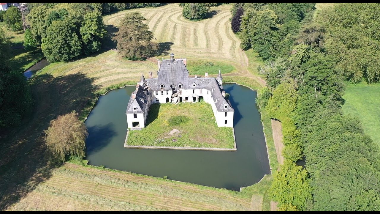 Le château de Pont Saint Pierre dans l’Eure en Normandie vue par drone