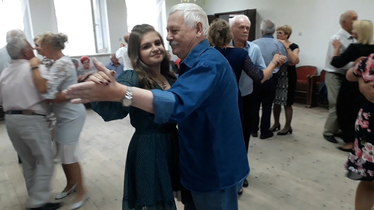 'Nad brzegiem morza stała dziewczyna' - walczyk płynie, świat wiruje!