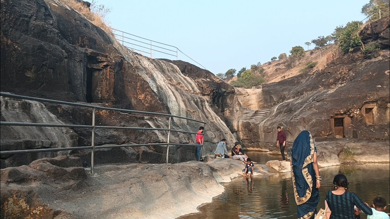 Ellora ki gufayen प्राचीन मंदिर भव्य शैलकृत वास्तुकला भारत ब्रिटानिका 34 गुफाओं की संख्या का एक समूह