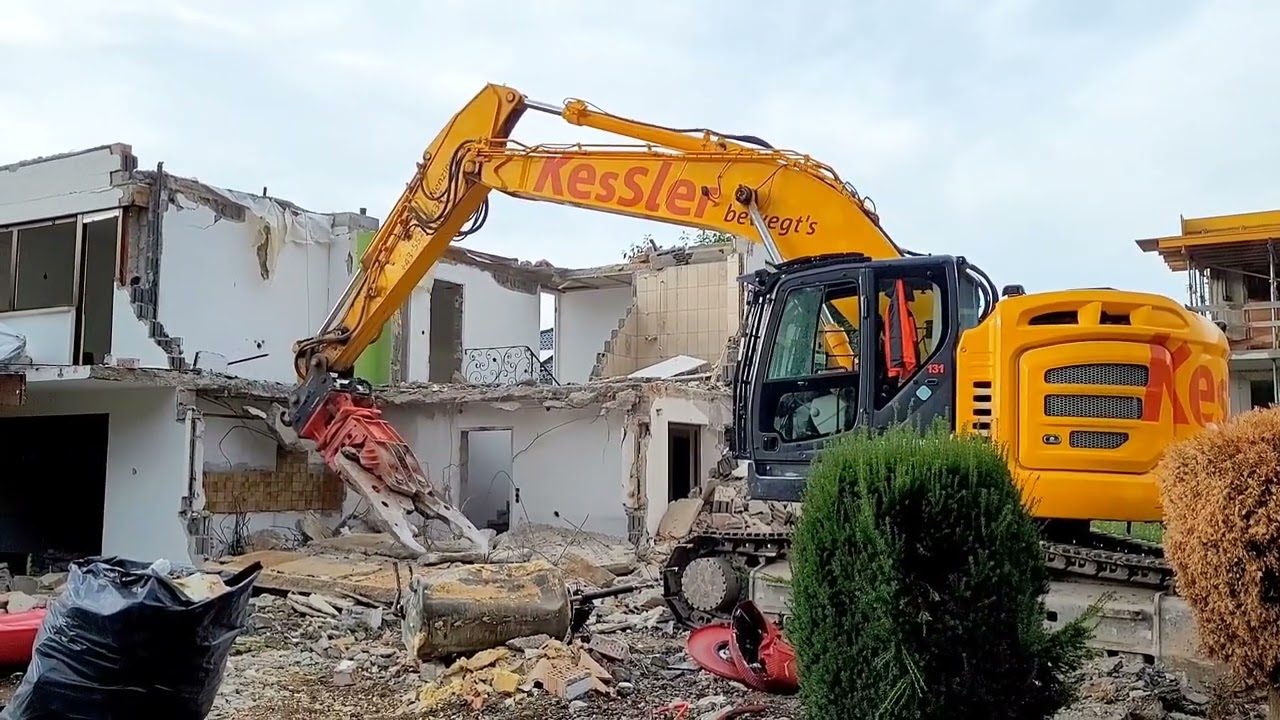 Kobelco Bagger - Abrissarbeiten in Feldkirch Altenstadt