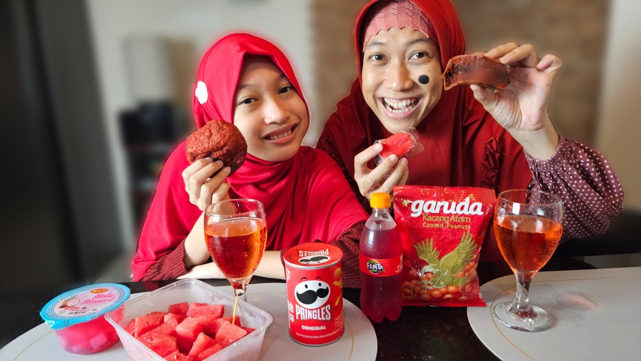 Buka Puasa Makan Warna Merah - Mbak Kunyit Sakit Loh... Aqilla Pergi Ke Mall 😄 Asti Kunyit Eps 291