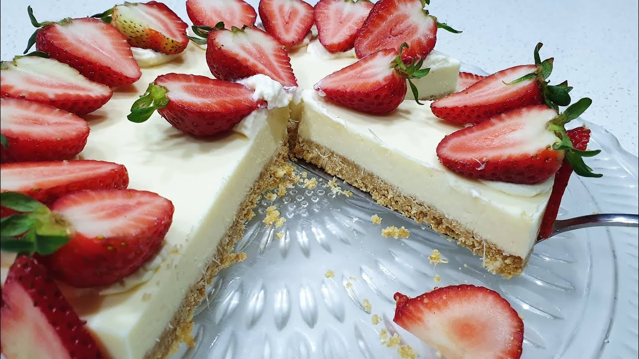 No-Bake Pineapple Cheesecake with Strawberry Topping 免烤菠萝草莓芝士蛋糕
