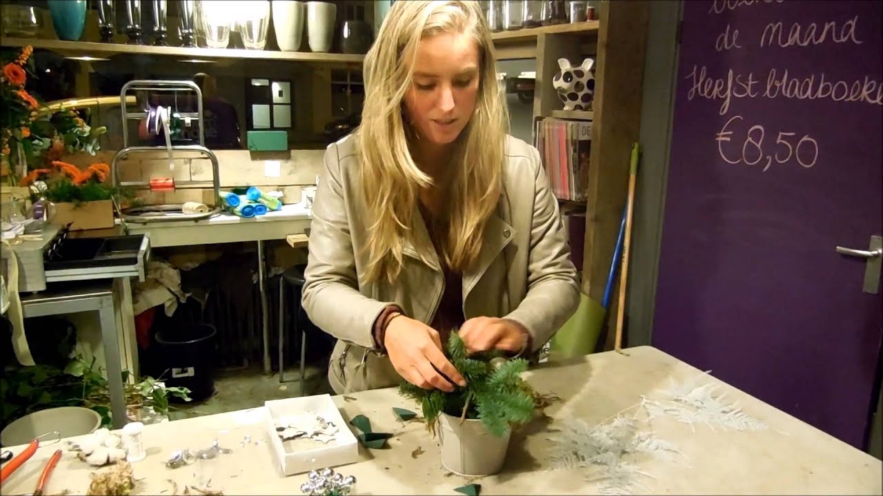 Snel een kerststukje maken van oud bloempotje