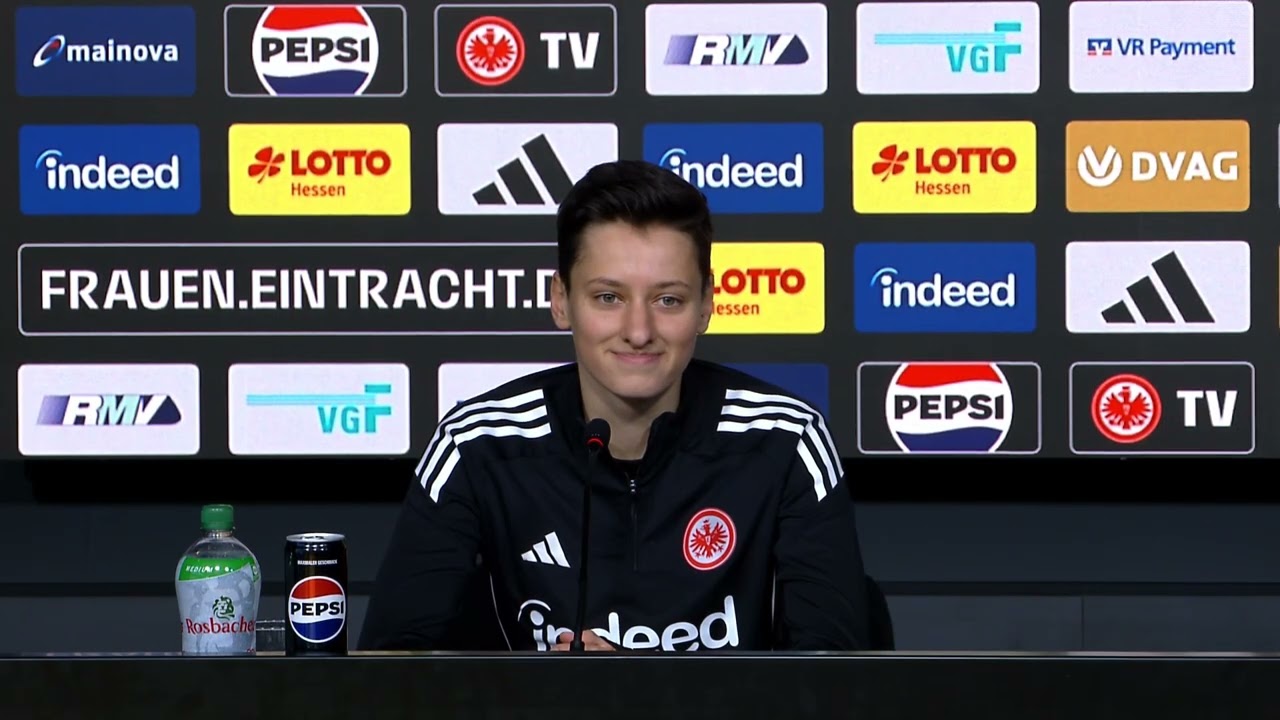 Pressekonferenz Eintracht Frankfurt vor SGE Nordsjaelland m. Niko Arnautis und Lina Altenburg
