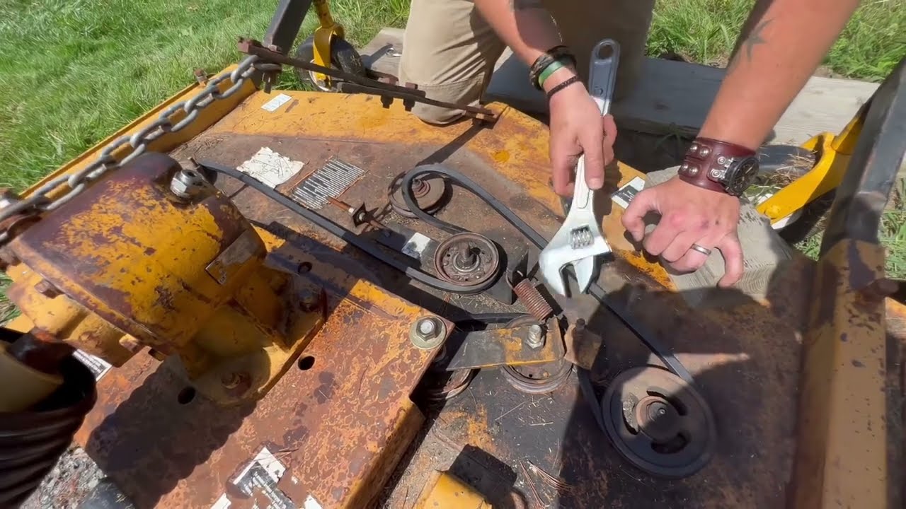 Belt change on a kingkutter 5 foot finishing mower￼