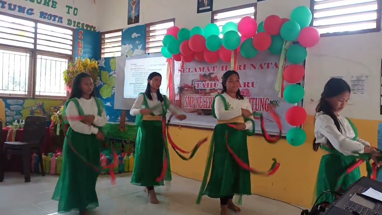 Tarian Pita siswa kelas IX//Ibadah Natal SMP N 15 Satap Bitung