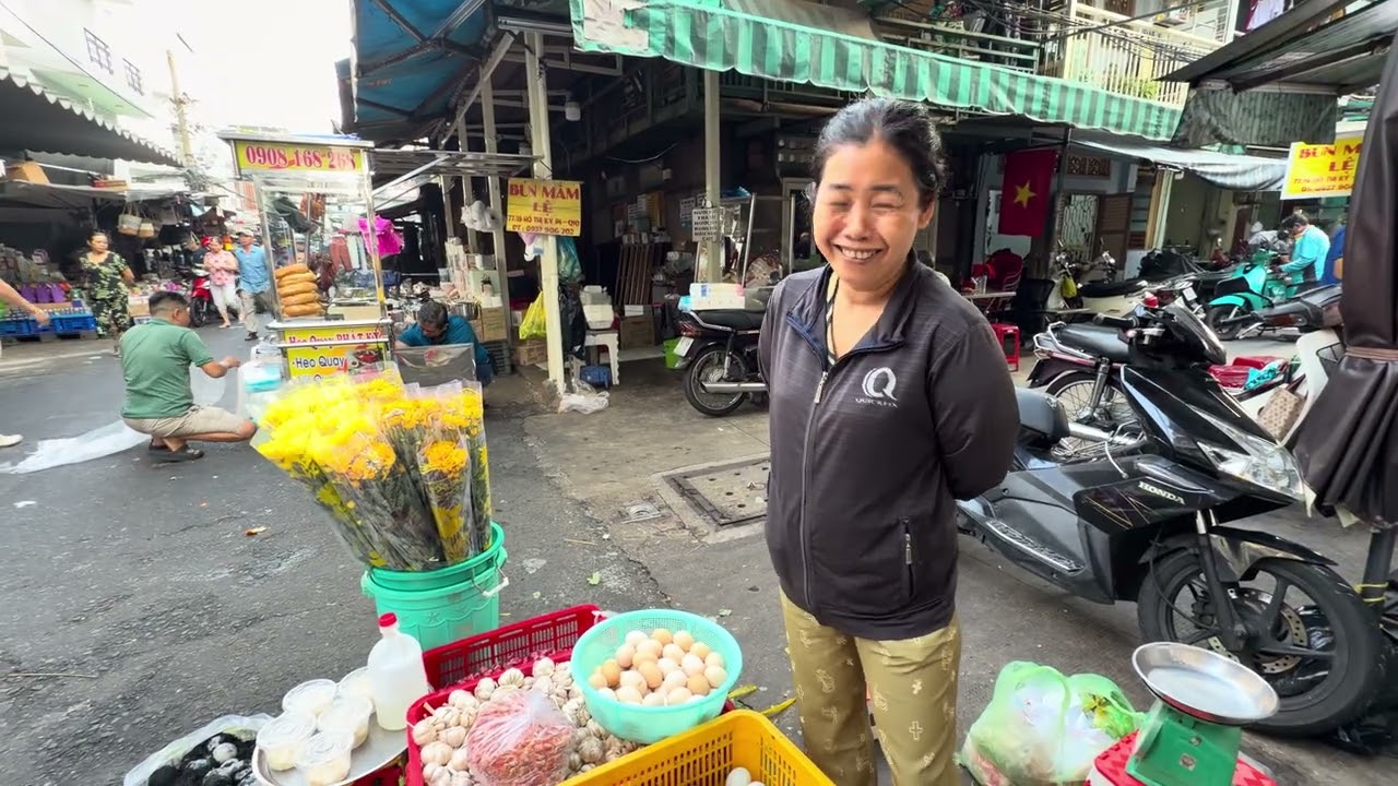 Sáng thứ 2 ra cợt người buôn bán đông vui quá đi nè 