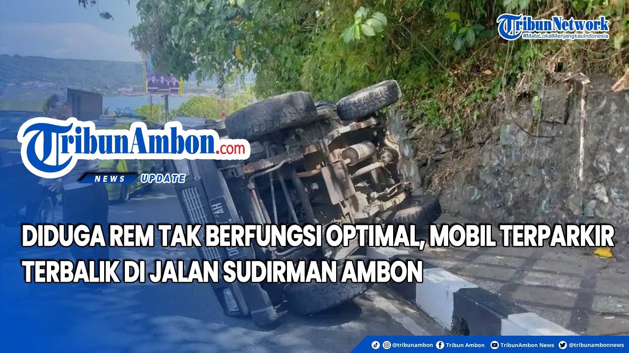 Diduga Rem Tak Berfungsi Optimal, Mobil Terparkir Terbalik di Jalan Sudirman Ambon