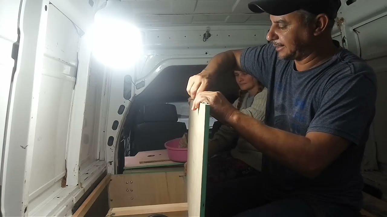 (Fiorino motorhome) finalizamos os móveis .