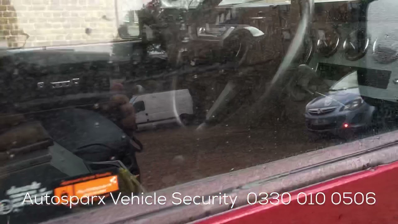 Landrover Defender alarm, immobiliser, tracker & pager installation at Autosparx.