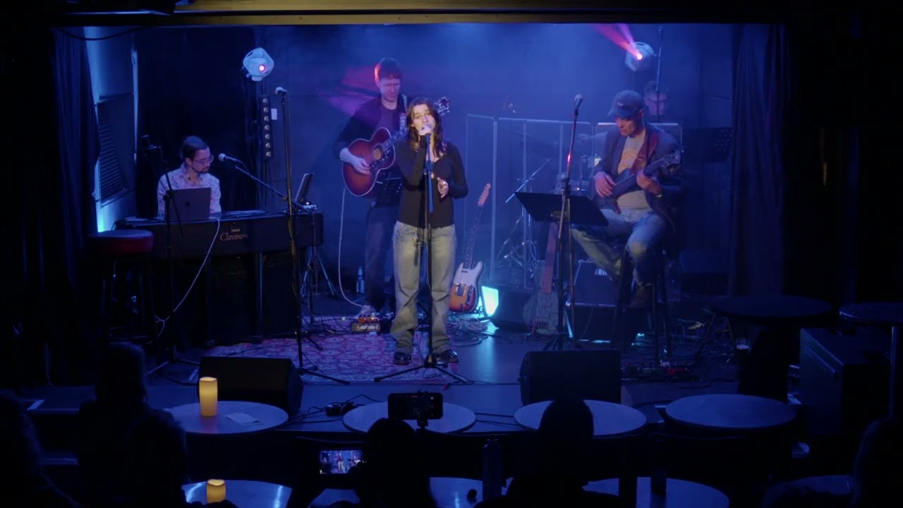 Music by men - Voc, Junia Witiig & Bassball Studioband