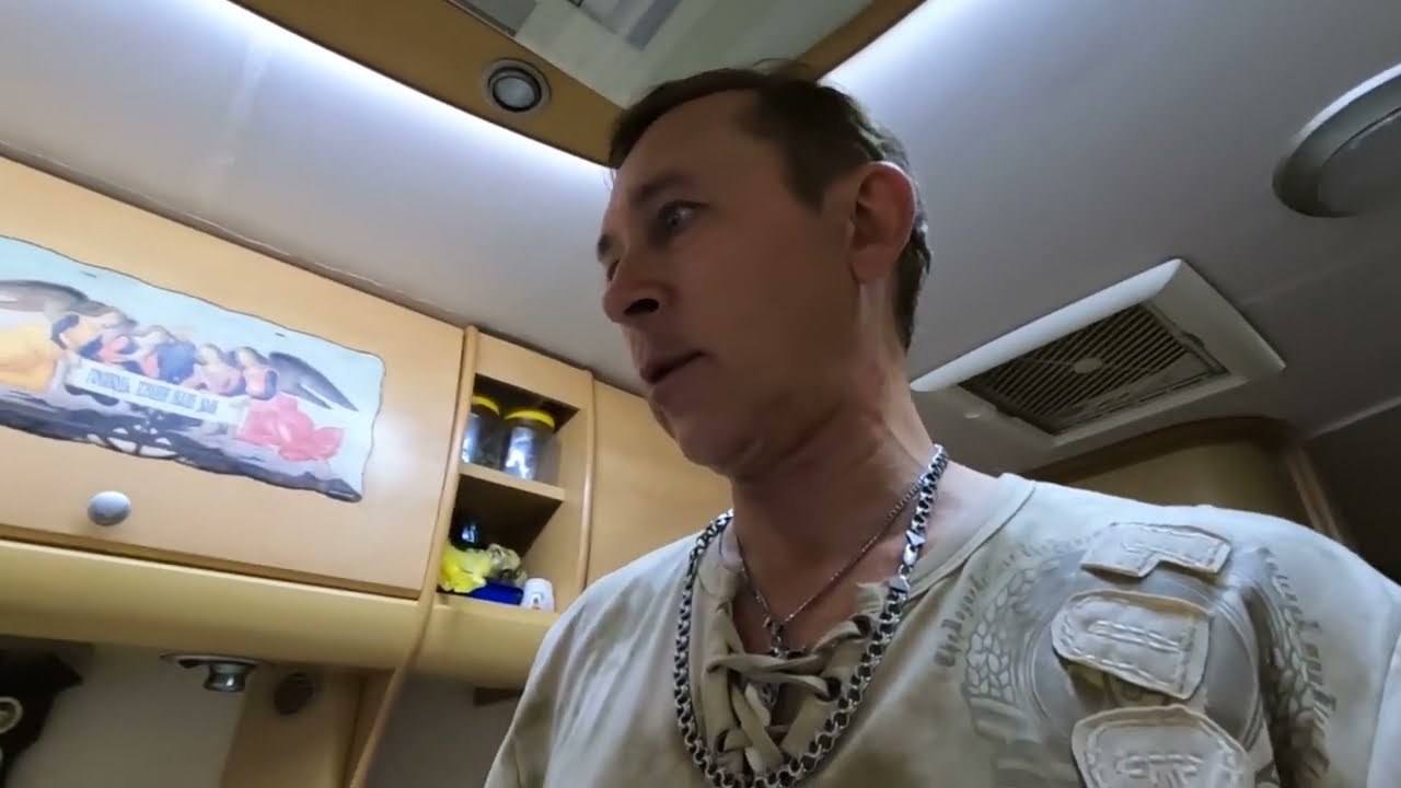38 ч.  Жизнь в караване у моря.