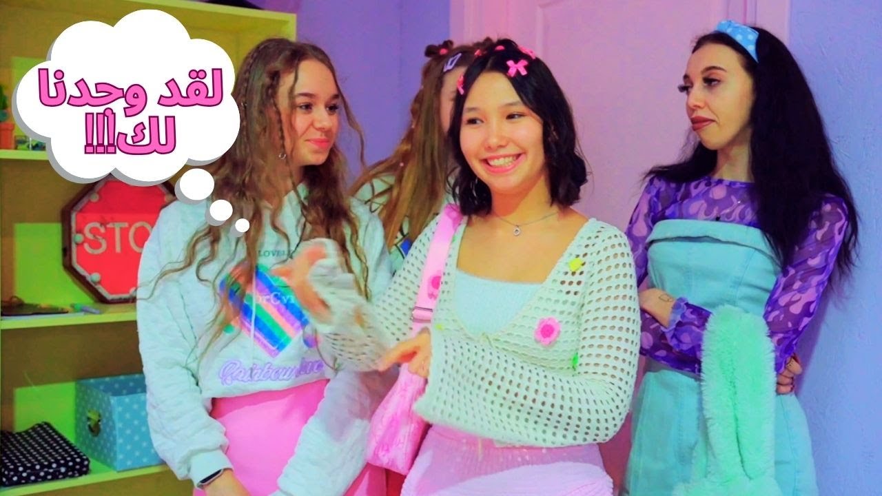 تسللت مونيكا وصديقتها إلى غرفة مشجعي BUNNY! سلسلة المراهقين الشهيرة في مدرسة باني