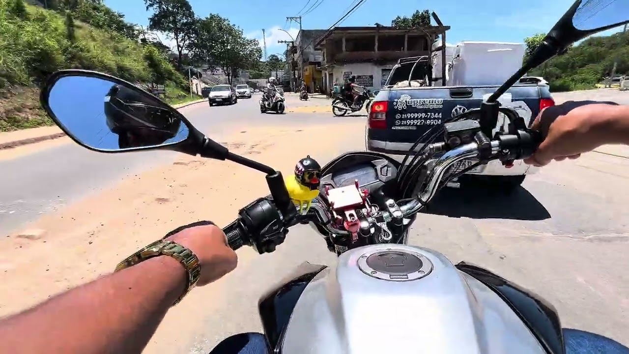 Deixei tudo  pra viver no mundo  entre 2 rodas 