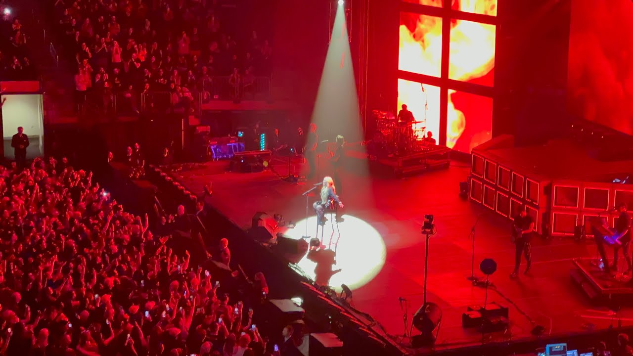 Avril Lavigne - Breakaway (Madison Square Garden NYC 5/30/25)