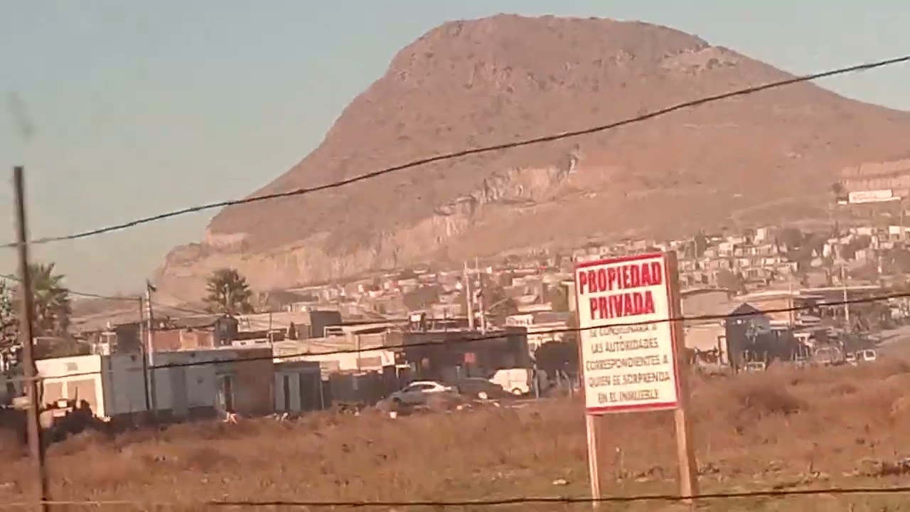 Baja gas bg-343 pipa blanca cisterna pasando en las mañanas