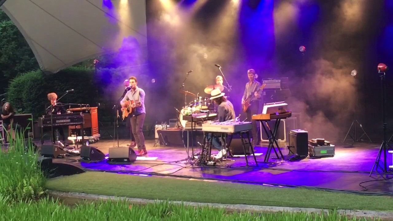 Douwe Bob in Caprera Bloemendaal 21-7-17 Cover *Sister Golden Hair* van America