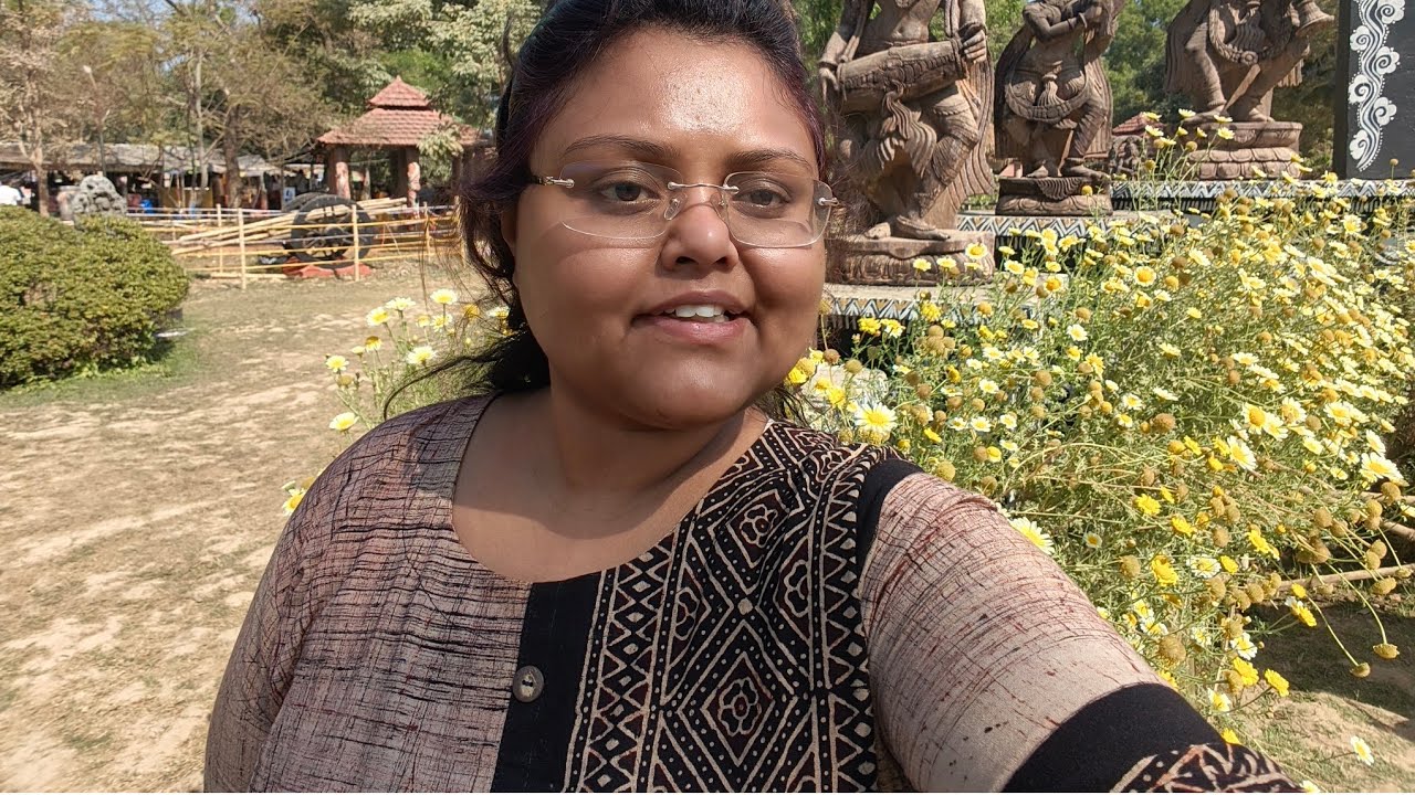 শান্তিনিকেতনের চারিদিকে শিল্প ছোঁয়া। এক অবাক ট্যালেন্ট এর খোঁজ পেলাম।