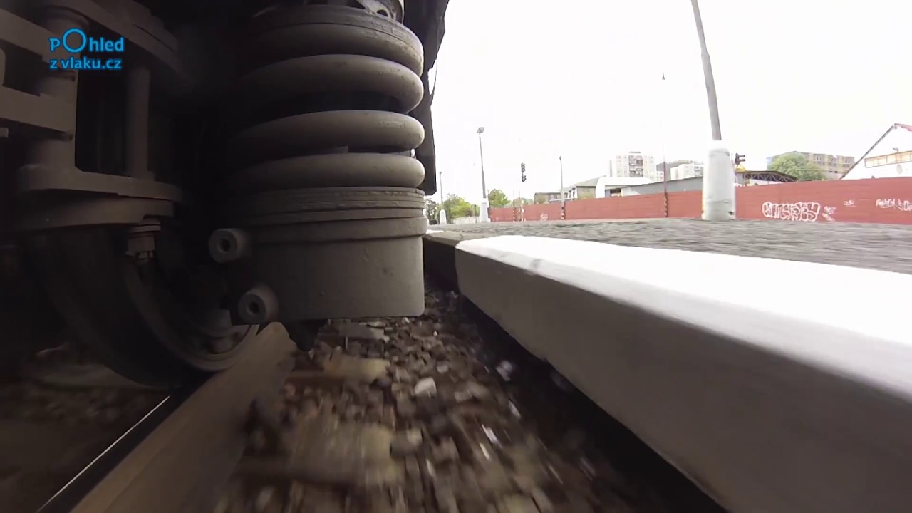 Praha hl. nádraží - Beroun/ POHLED NA PODVOZEK SOUPRAVY/ HD KVALITA