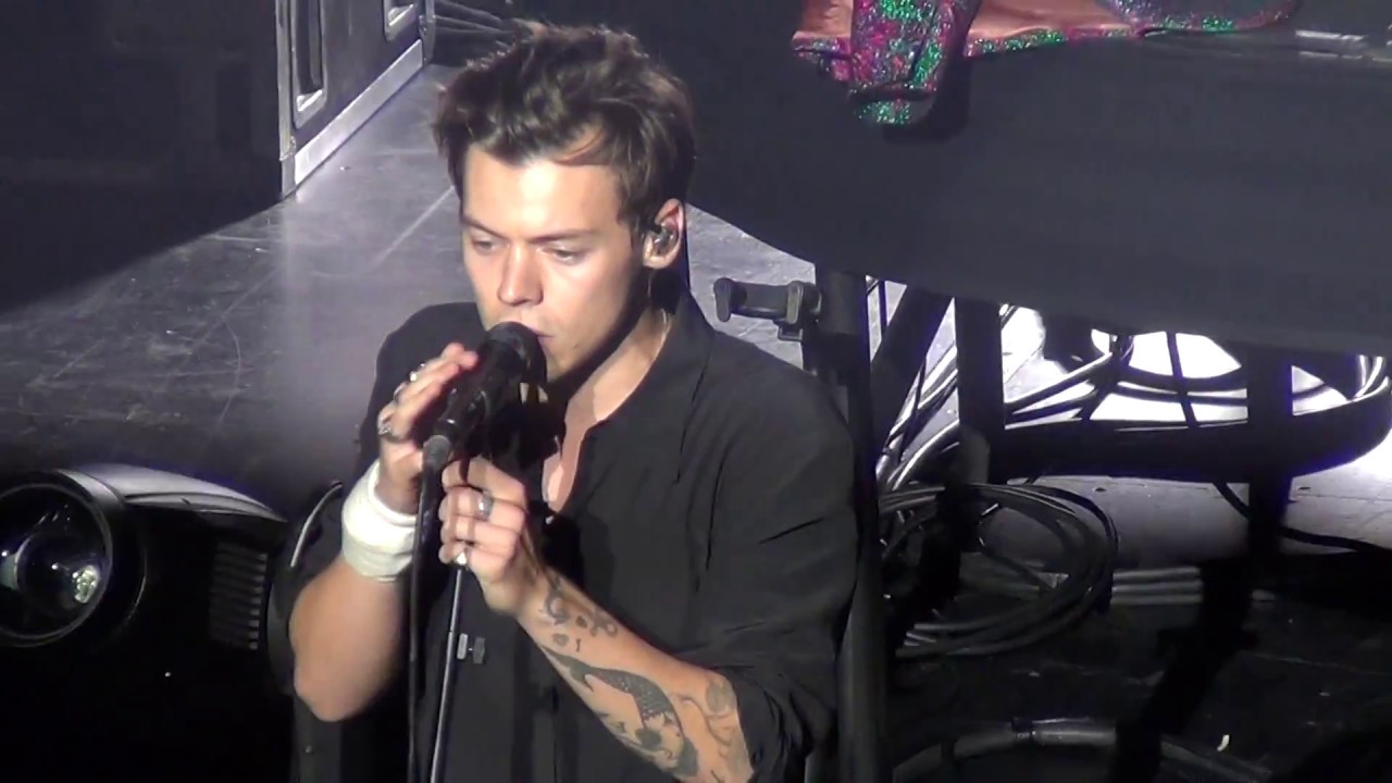 Kiwi | Harry Styles at the Chicago Theater | Chicago 2017