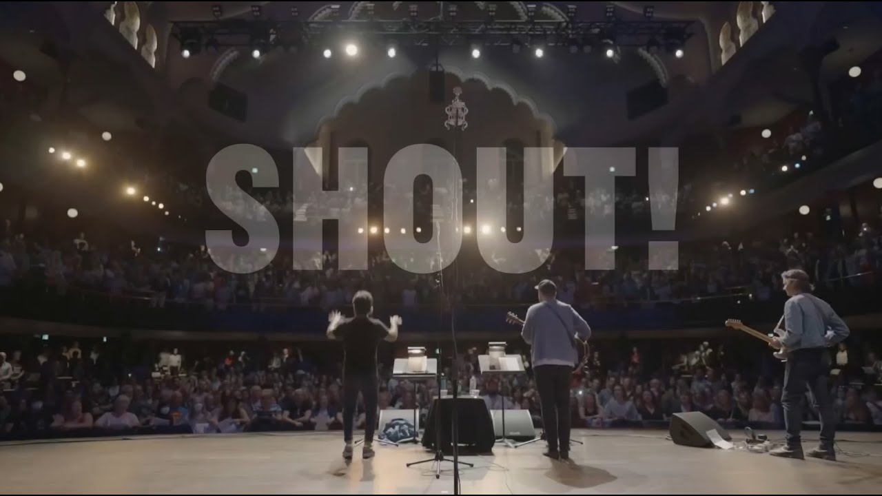Choir! of 2700 sings Tears For Fears “Shout” at Massey Hall!
