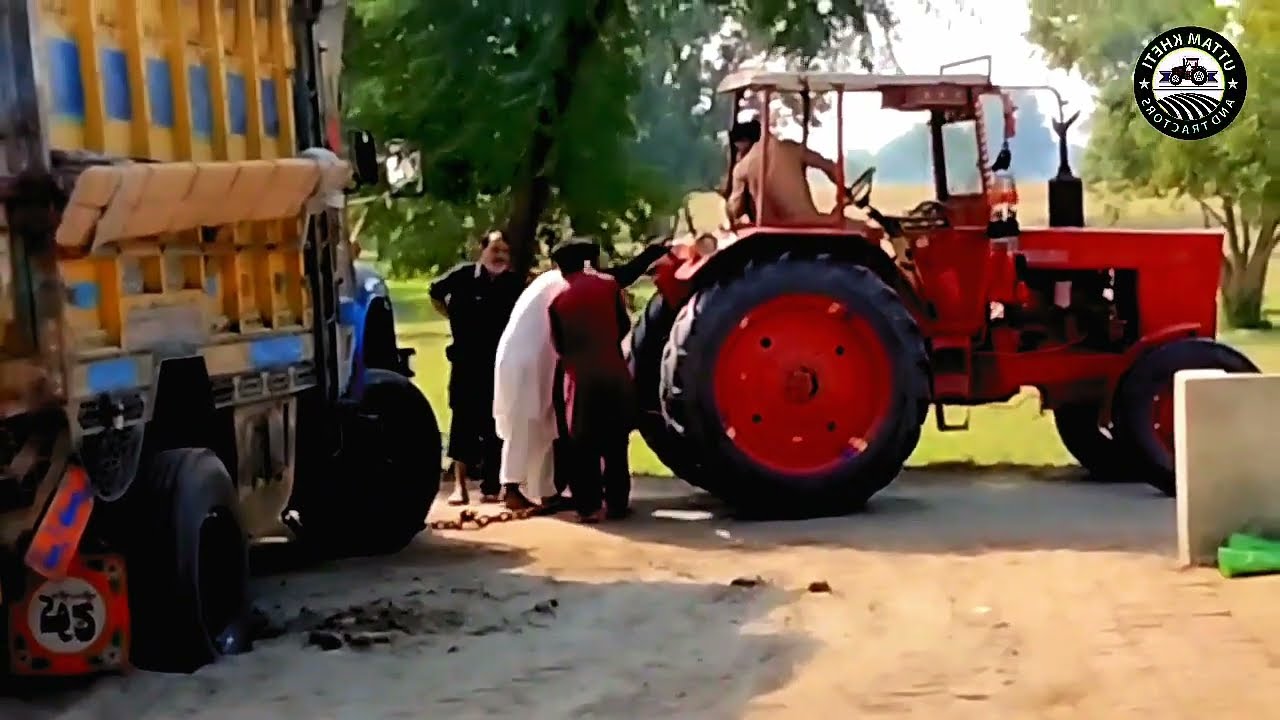 Mera Kisan Pakistan team helping Musaffar truck driver.