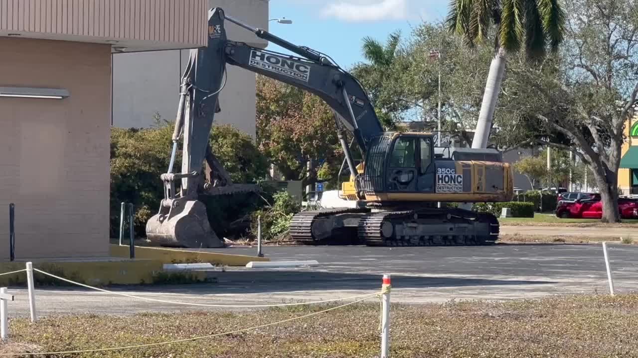 Cape Coral building that was once infested with iguanas files for demolition permit
