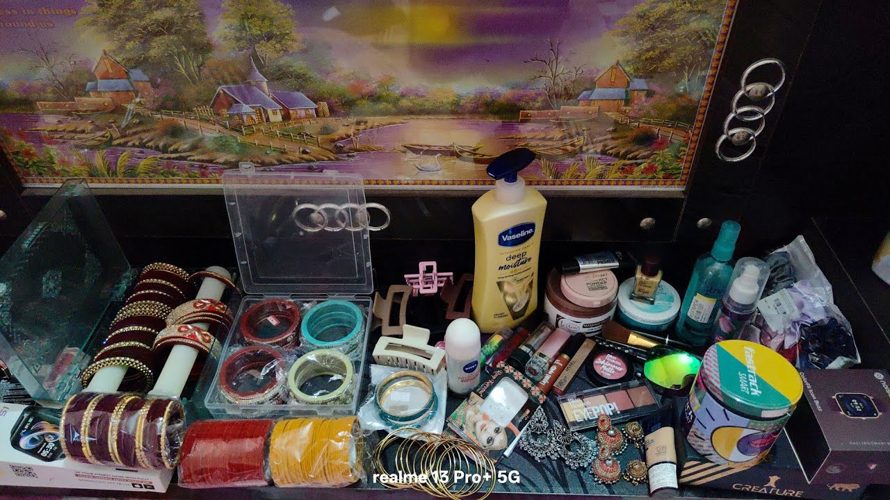 मेरे dressing table की एक छोटी सी झलक। being familiar