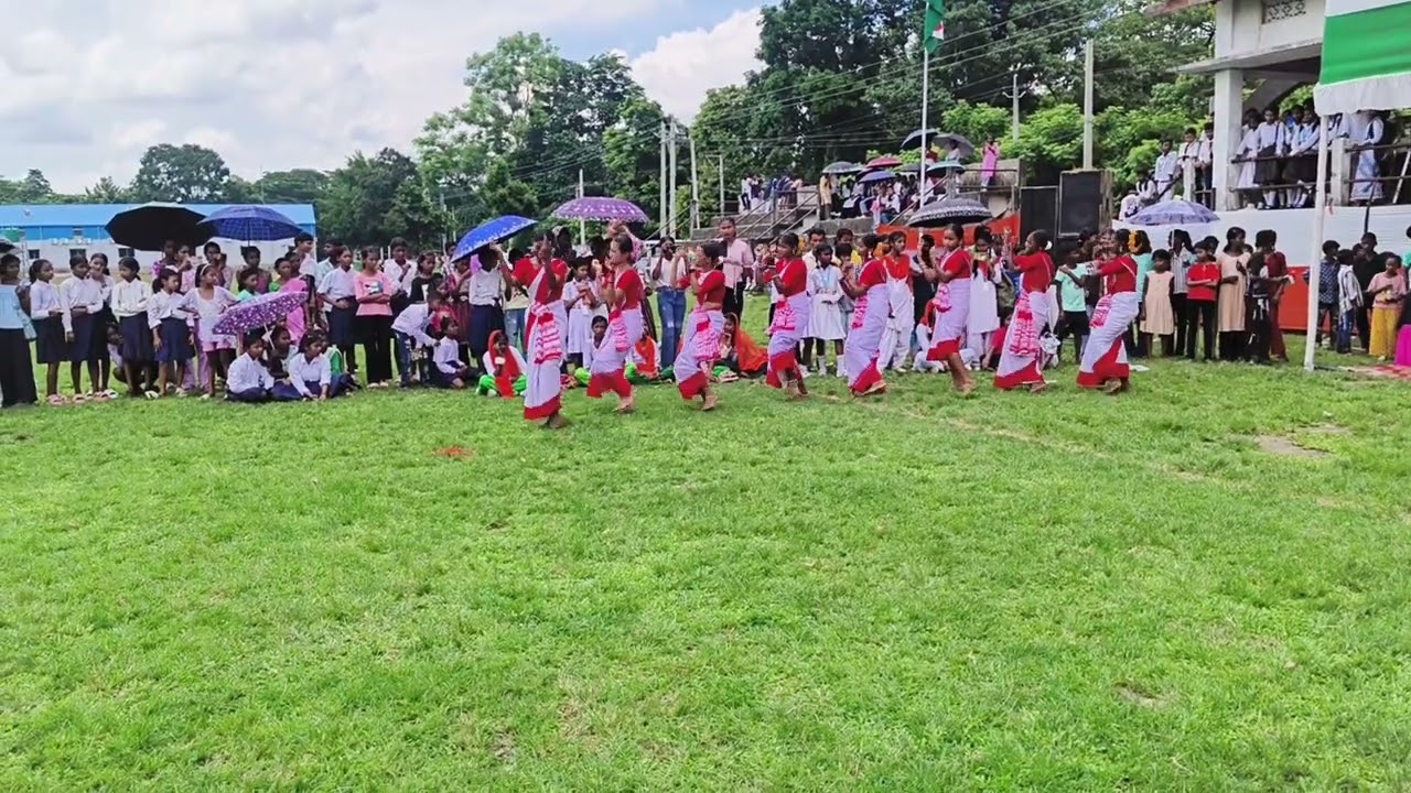 ✨ Mazbat Hockey Girls presenting a graceful Jhumur Dance ✨