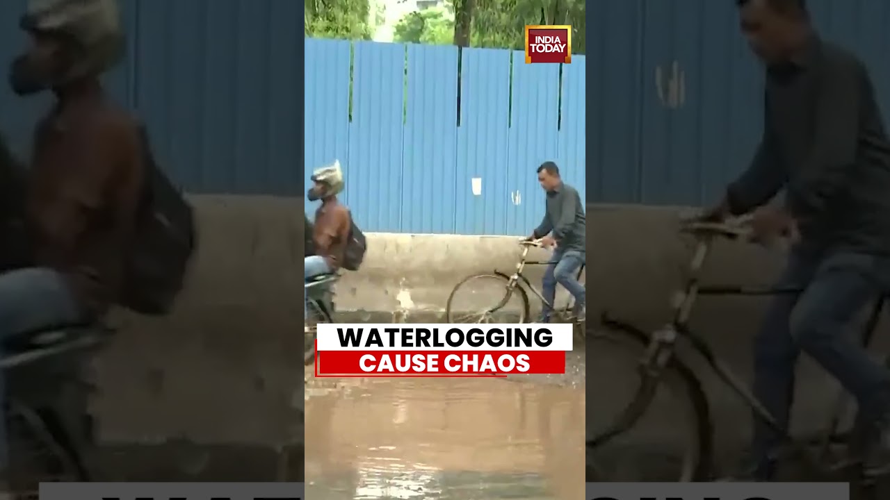 Delhi Traffic Hit As Potholes, Waterlogging Plague MB Road | Delhi Rain | Monsoon