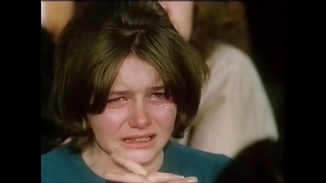 Privilege - Peter Watkins - Trailer (VOSTF - English with french subtitles)