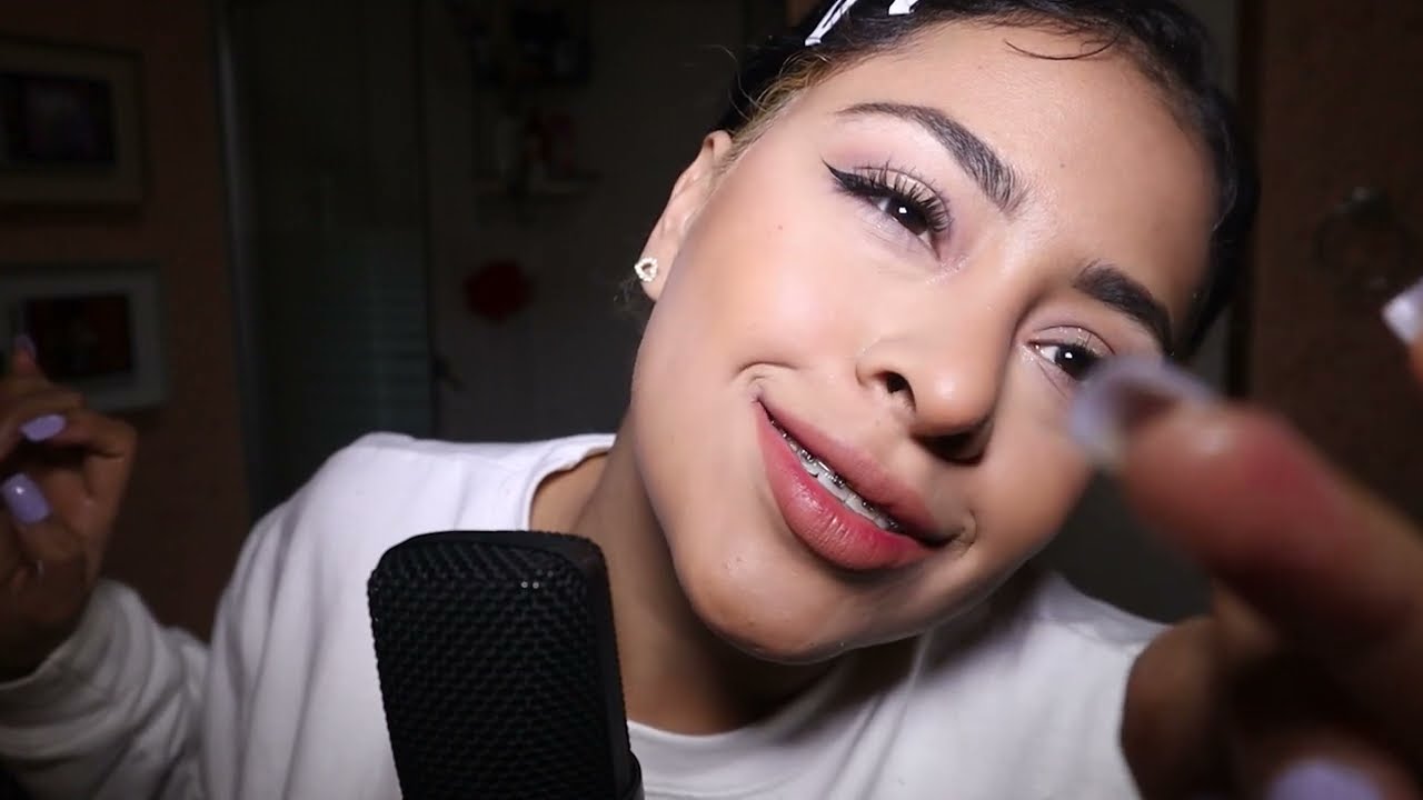 ASMR RELAJANTE / TOCANDO TU CARITA + MOUTH SOUNDS Y SOFT SPOKEN 7 TE MAQUILLO