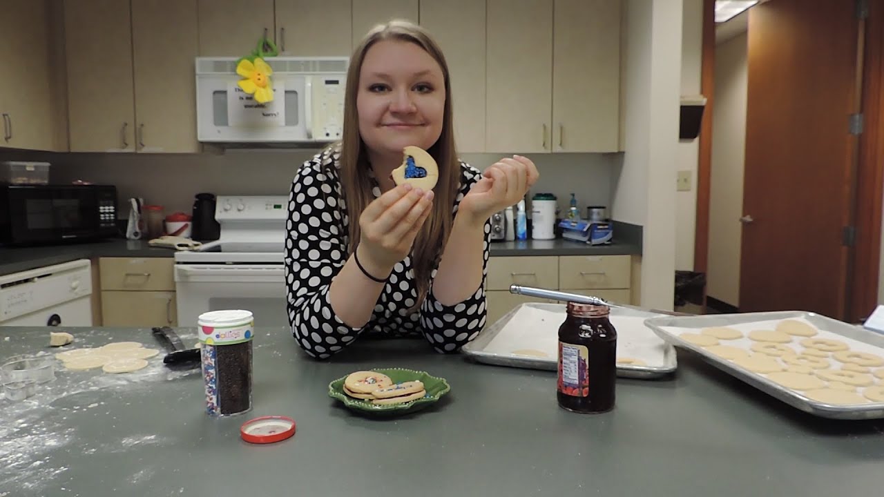 Ellie Recreates Nancy Drew Recipes | SPY Jammie Dodgers | Nancy Drew Games | HeR Interactive