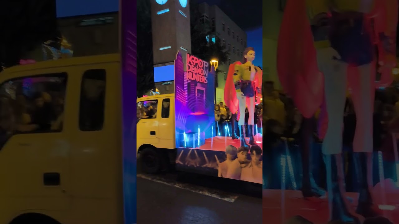 Carrozas increíbles llenas de luces #ReyesMagos2026 #DesfileDeReyes #PersonajesTV #CabalgataEspaña