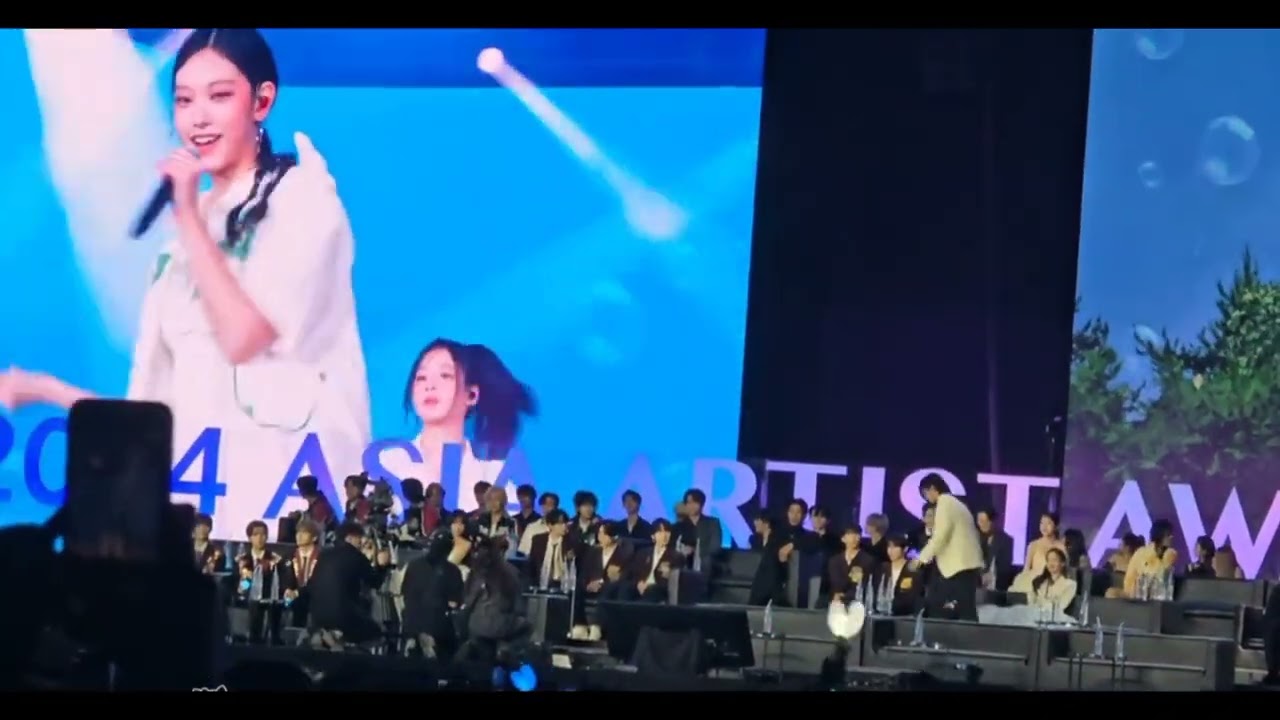 241227 Asia Artists Awards idols and actors reaction to Newjeans