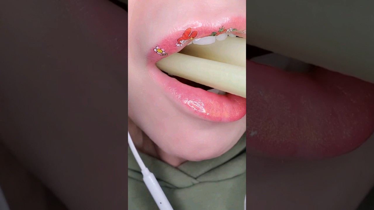 ASMR Satisfying Eating Crunchy Celery #foodasmr #crunchsounds #tingletriggers