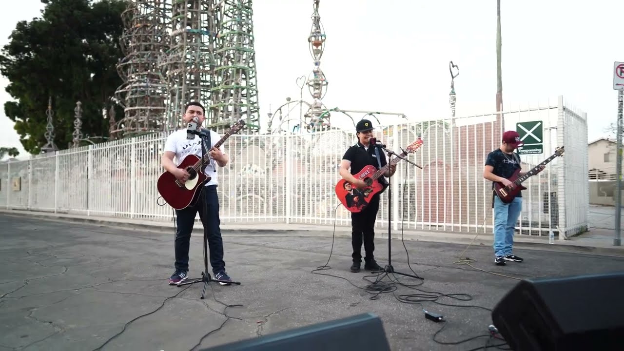 Los De La Angelina - Alegre Y Enamorado [En Vivo 2022]