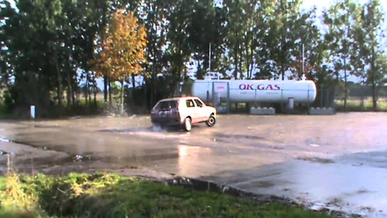 VW Golf & VW Polo push of war