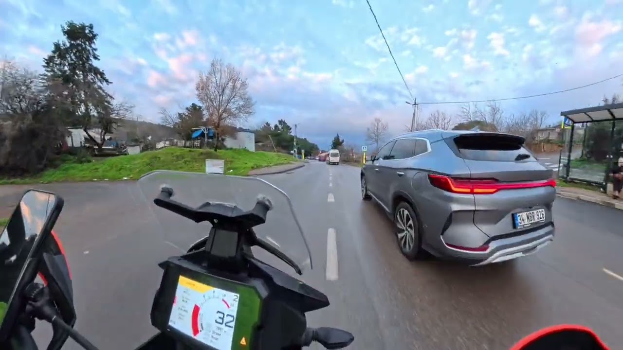İstanbul’da Motor Turu Yüksek Çözünürlüklü E5 Trafiği