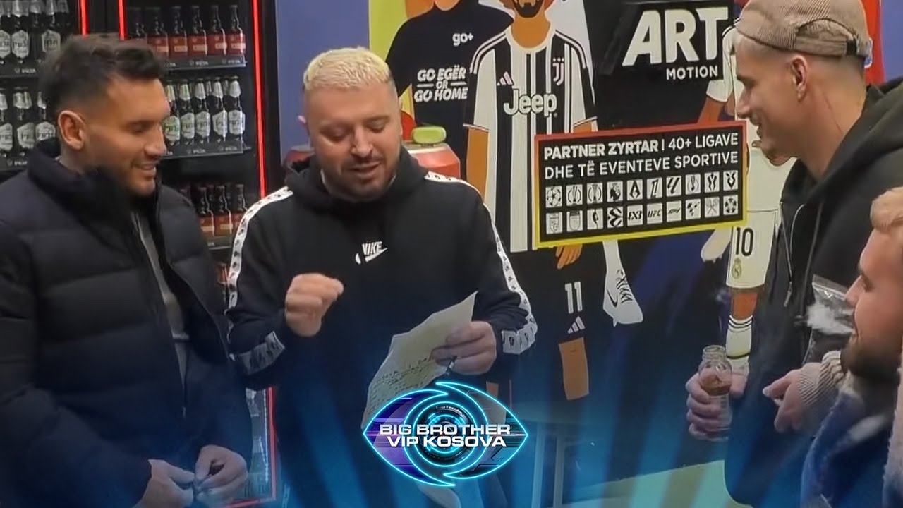 Labi u tregon banorëve këngën që e ka krijuar për çiftin që do të martohet