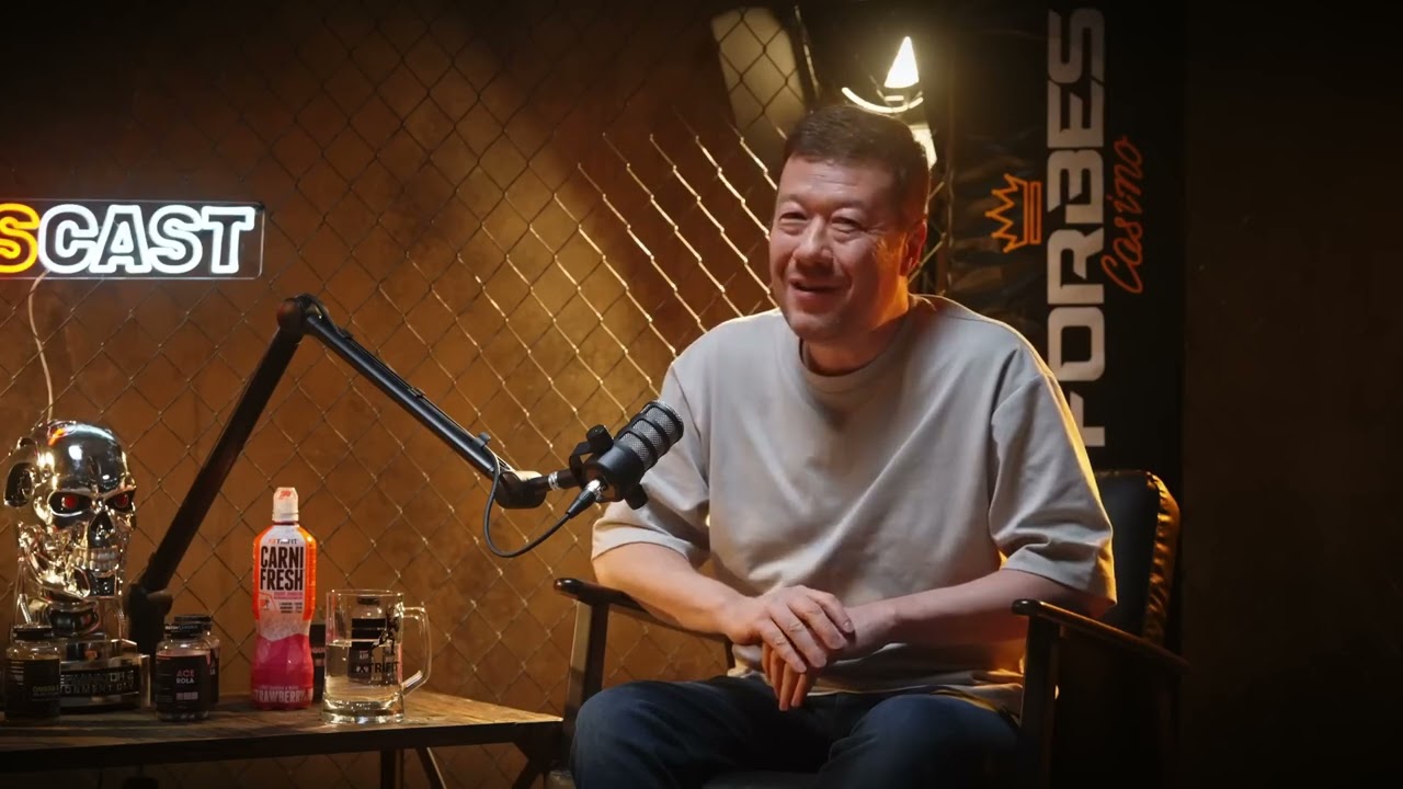 U Karlose V&eacute;moly - o m&eacute;m dětstv&iacute; v dětsk&eacute;m domově, &scaron;ikaně, kokt&aacute;n&iacute;, zač&aacute;tc&iacute;ch podnik&aacute;n&iacute;, soukrom&iacute;
