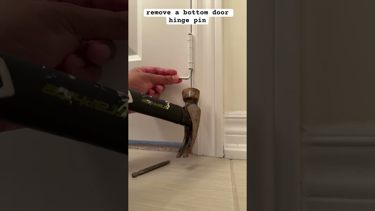 снять штифт нижней дверной петли