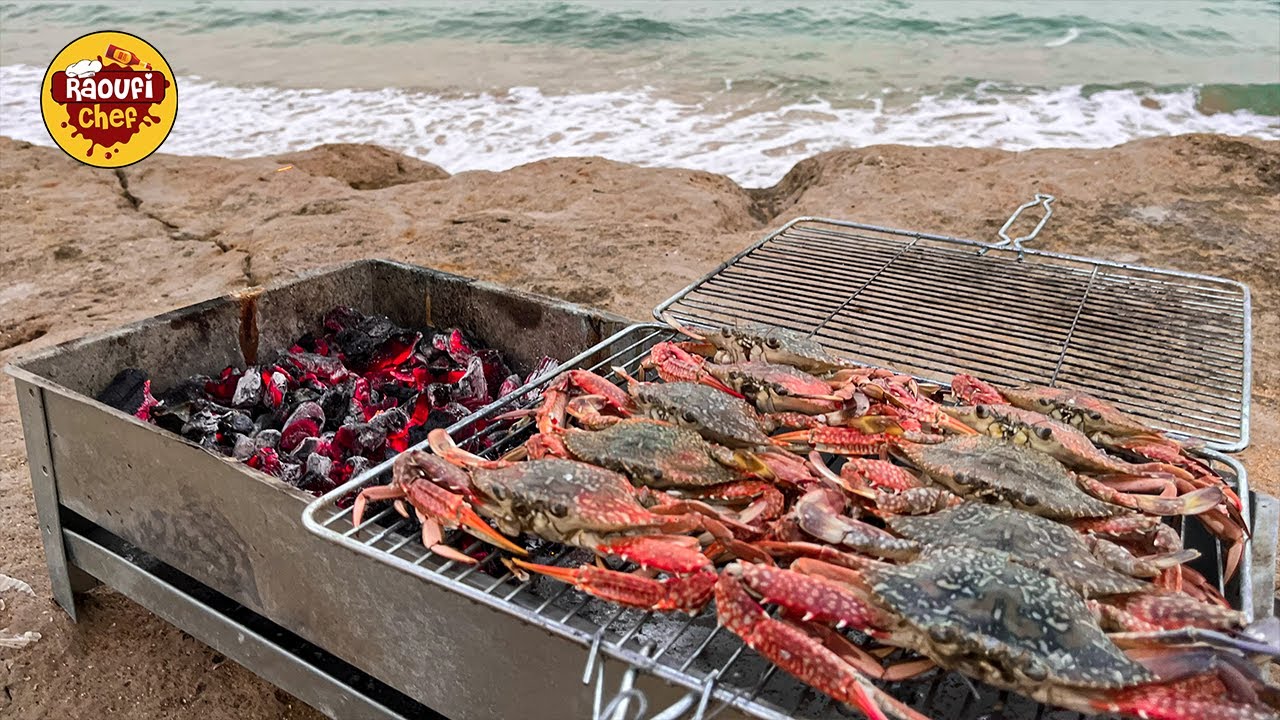Как приготовить крабов на гриле| Приготовление краба живым на барбекю на пляже