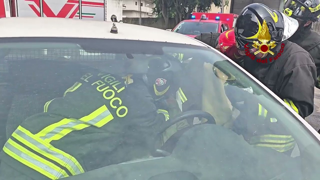 Rovigo, bambini in visita al comando dei Vigili del fuoco
